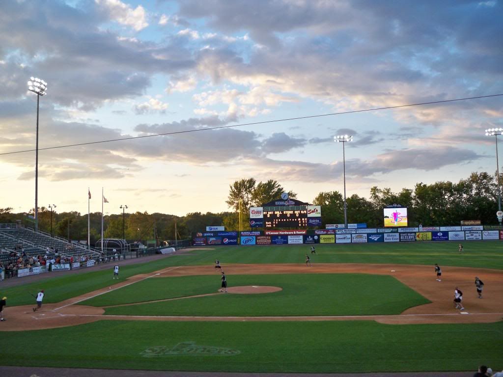 Lucic, Thornton Love Softball Rallys